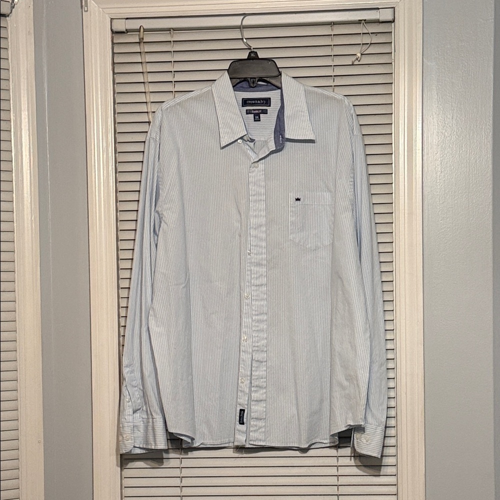 Crown & Ivy Light Blue Striped Button-Down Shirt